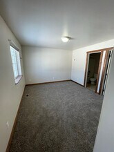 1429 11th St W in Columbia Falls, MT - Foto de edificio - Building Photo