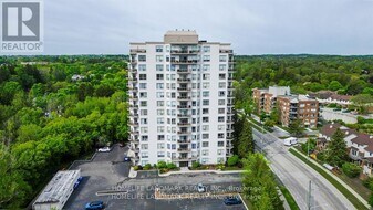 255 Keats Way in Waterloo, ON - Building Photo