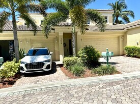 4488 Hickory Dr in Palm Beach Gardens, FL - Building Photo