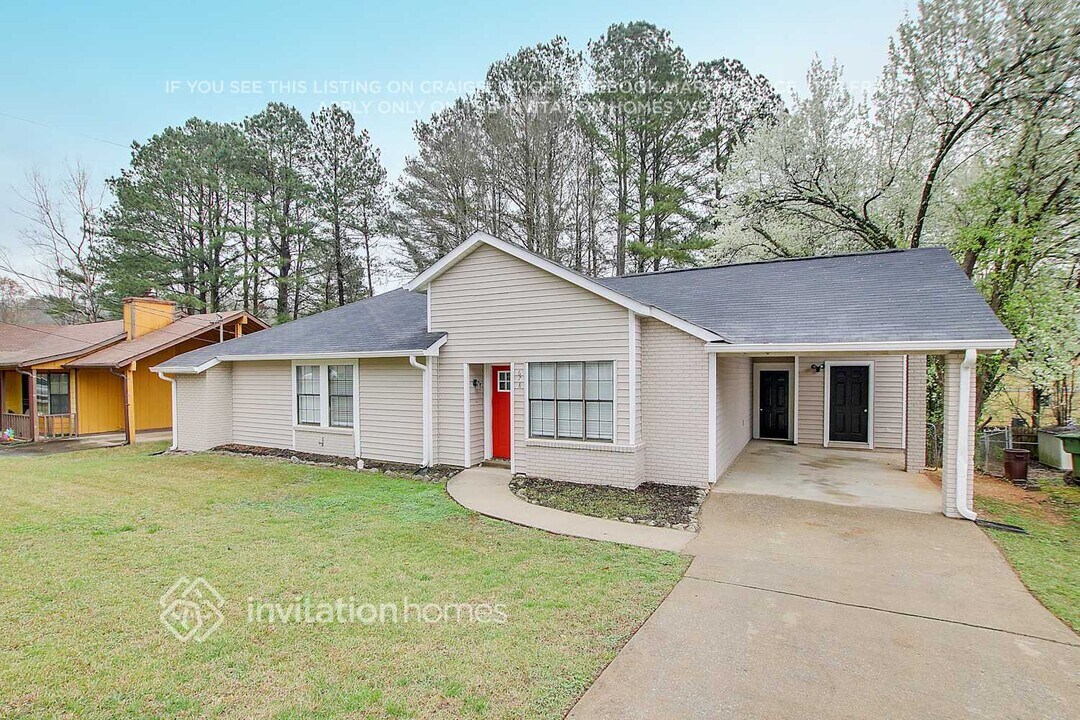678 Utoy Cir SW in Atlanta, GA - Building Photo