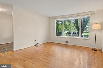2623 Depaul Dr in Vienna, VA - Building Photo - Building Photo