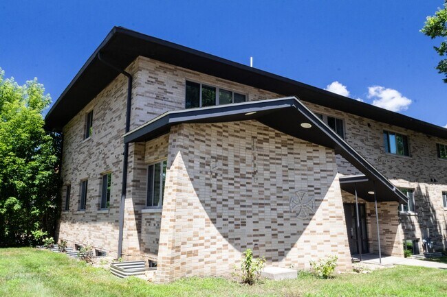 480 8th St-Unit -The Downton Abbey in Red Wing, MN - Building Photo - Building Photo