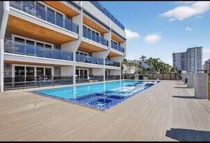 3822 NE 171 St in North Miami Beach, FL - Building Photo