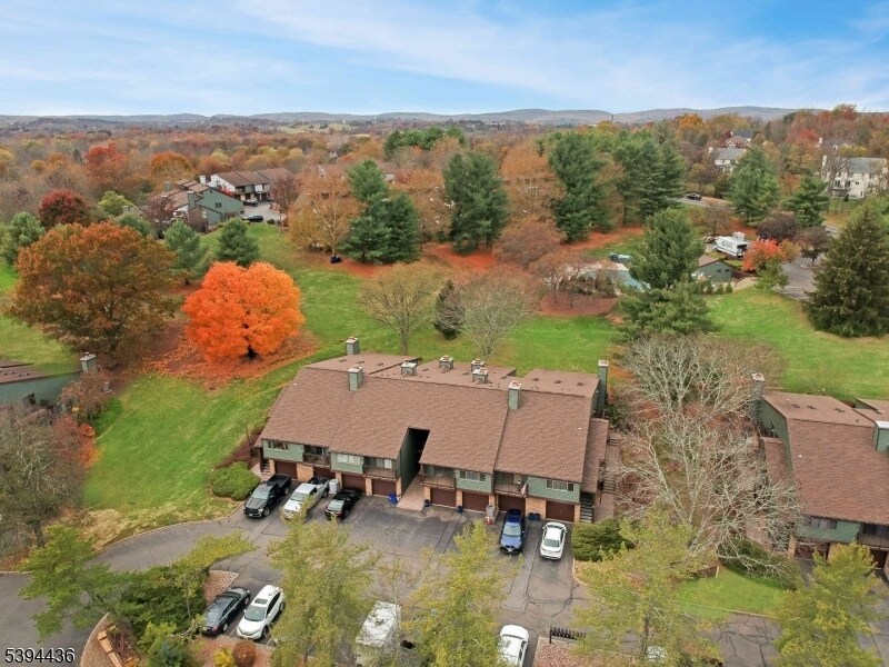 70 Meadowview Dr in Clinton Township, NJ - Building Photo