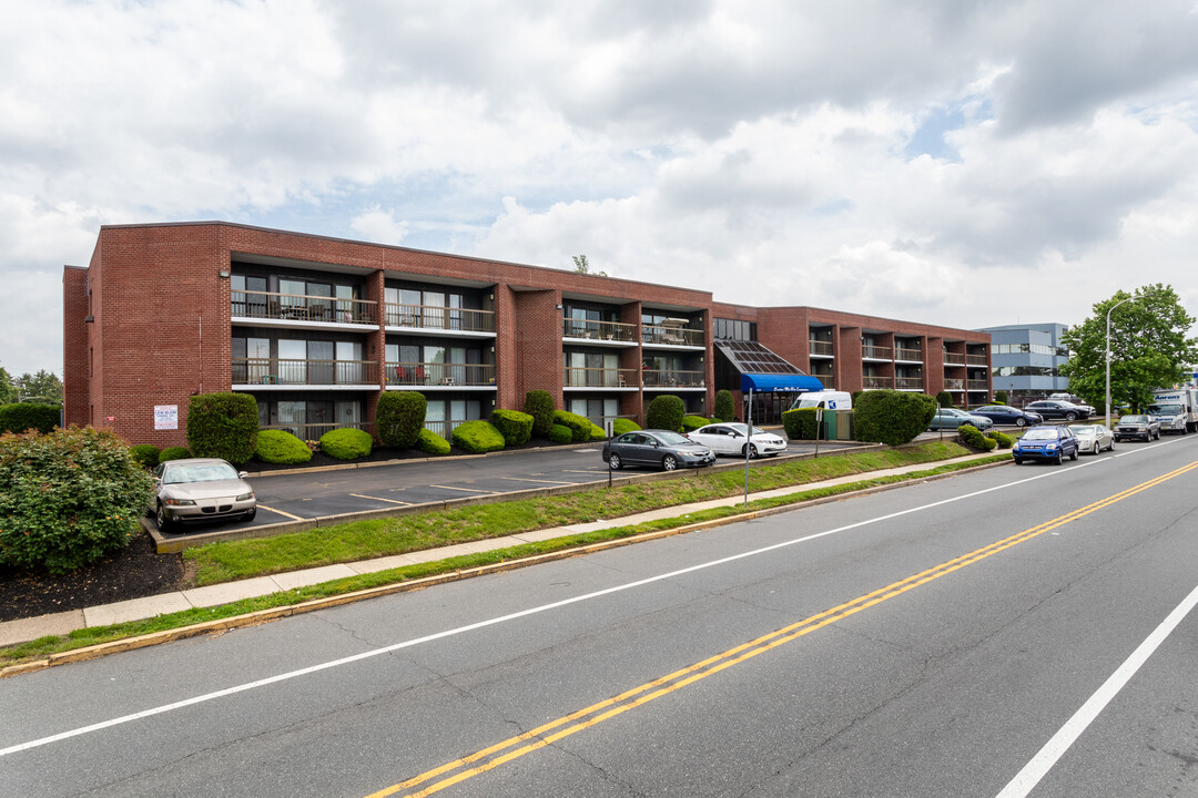 Excelsior Mid-Rise Condominium in Philadelphia, PA - Foto de edificio