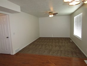 817 Country Club Dr in Stansbury Park, UT - Foto de edificio - Building Photo