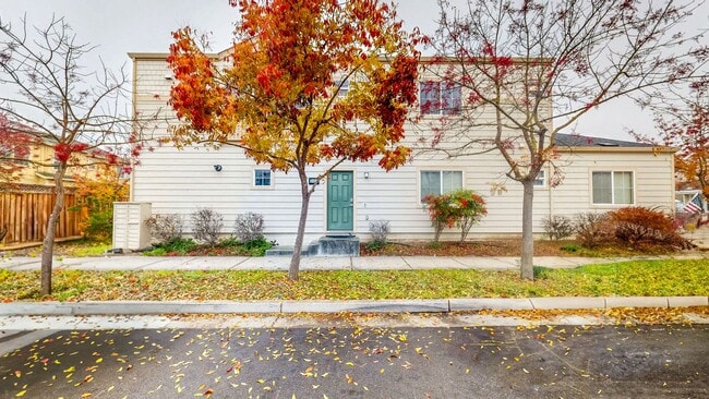 2421 N Village Dr in Santa Rosa, CA - Building Photo - Building Photo