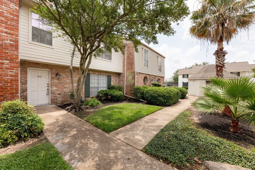 14721 Perthshire Rd in Houston, TX - Building Photo