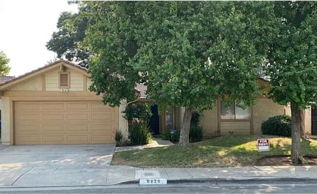 property at 6220 N Gilroy Ave