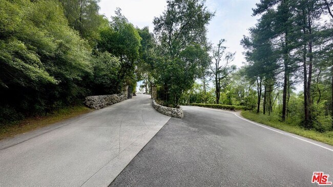 1570 Melwood Dr in Glendale, CA - Building Photo - Building Photo