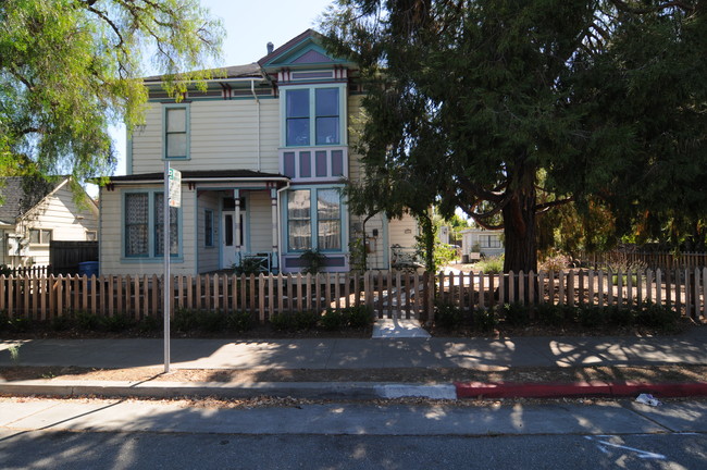 2310 Yale St in Palo Alto, CA - Building Photo - Building Photo