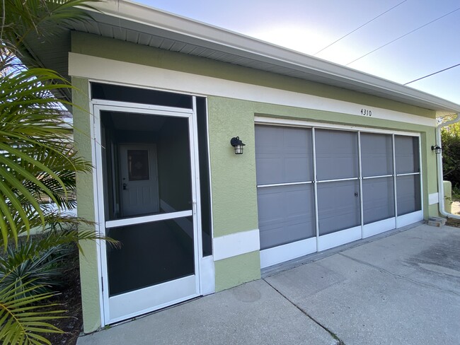 4310 Amondi St in Port Charlotte, FL - Building Photo - Building Photo