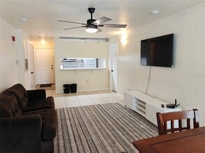 4000 SW 23rd St, Unit 5-207 in Gainesville, FL - Foto de edificio - Building Photo