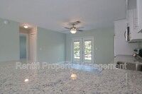 1322 Miramar St in Cape Coral, FL - Foto de edificio - Building Photo