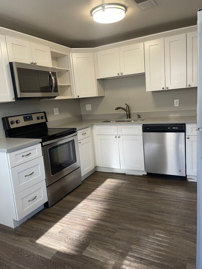 property at 1723 N Robb St