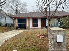 4334 Hickory Hill Dr in Kirby, TX - Building Photo