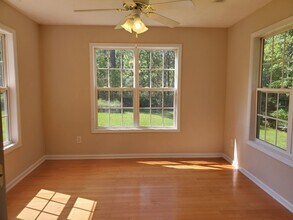 815 Yorkshire Dr in Cameron, NC - Building Photo - Building Photo