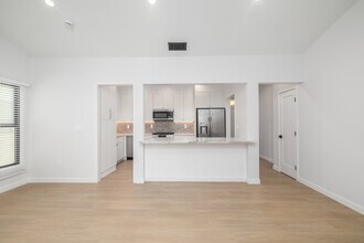 9940 Robbins Dr in Beverly Hills, CA - Foto de edificio - Interior Photo