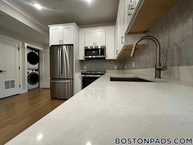 104-106-106 Warren St in Boston, MA - Building Photo - Building Photo