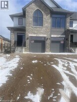 152 Queensbrook Cres in Cambridge, ON - Building Photo