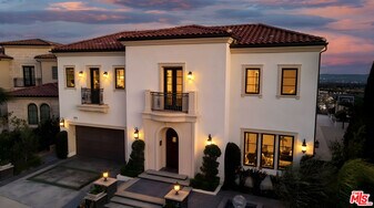 20124 Piccadilly Ln in Los Angeles, CA - Building Photo