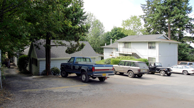 5032-5060 SW Dickinson St in Portland, OR - Building Photo - Building Photo