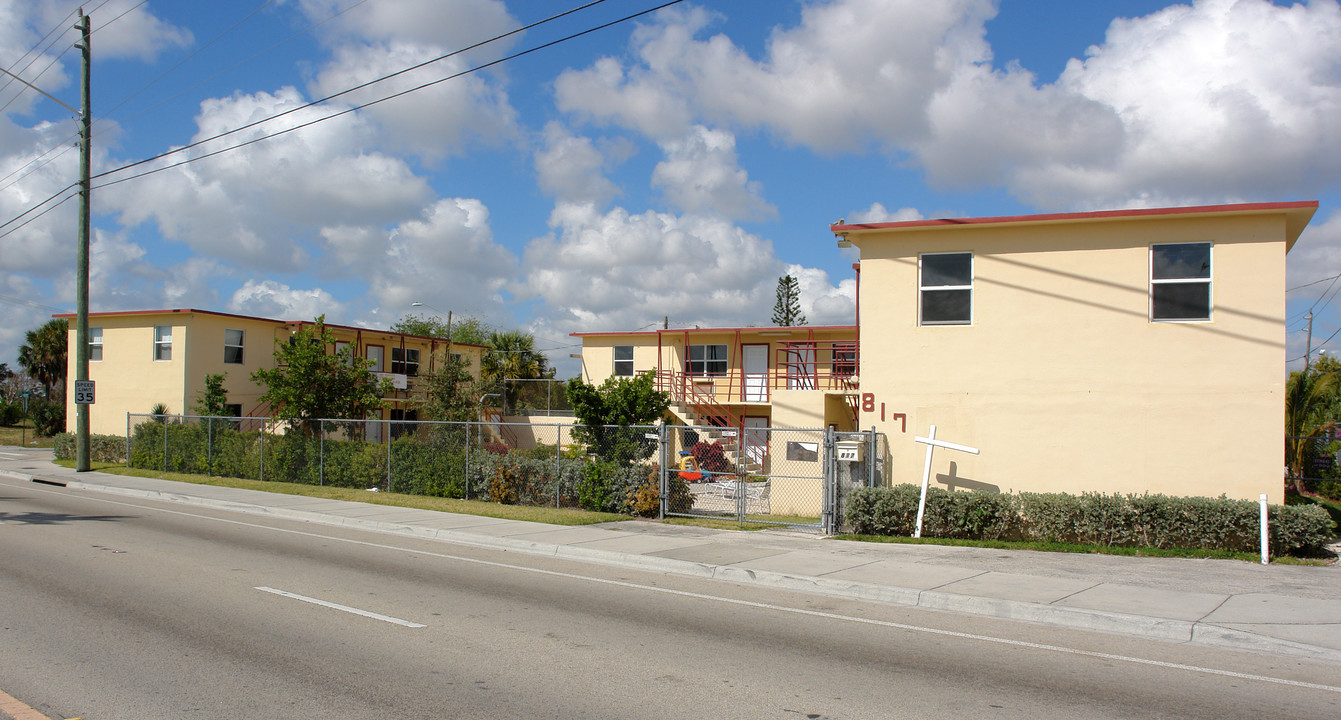 817 N Dixie Hwy in Pompano Beach, FL - Building Photo