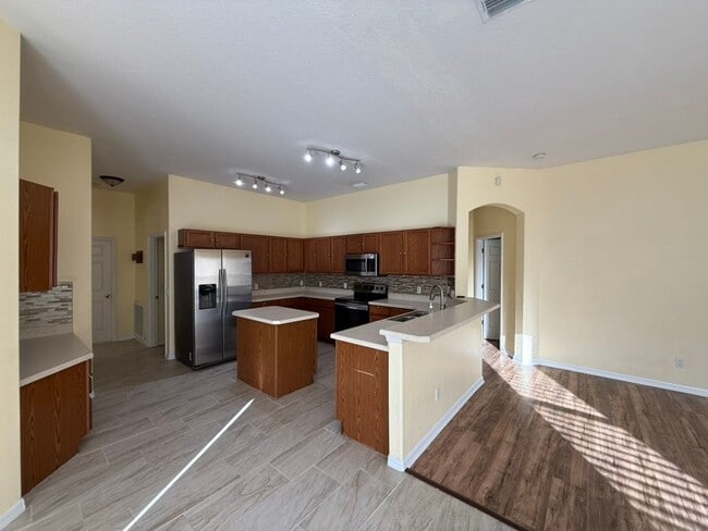 12032 Timberhill Dr in Riverview, FL - Foto de edificio - Building Photo