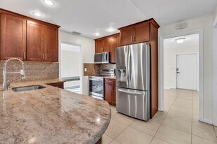 290 NW 65th Ave in Margate, FL - Building Photo