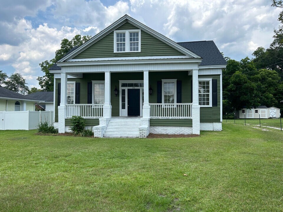 352 2nd St in Bamberg, SC - Building Photo