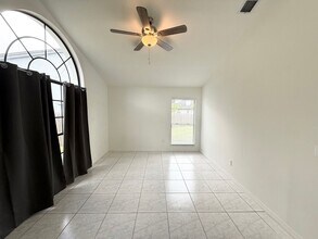 2401 Rolling Broak Dr in Orlando, FL - Building Photo - Building Photo