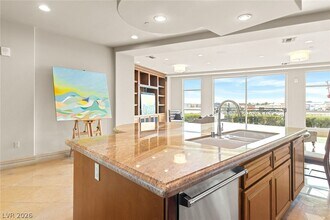 9101 Alta Dr in Las Vegas, NV - Building Photo - Building Photo