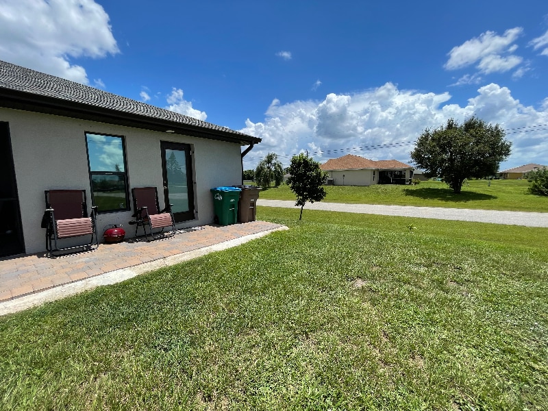 2116 NE 8th Pl in Cape Coral, FL - Foto de edificio