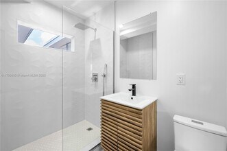 551 NE 26th St in Wilton Manors, FL - Building Photo - Building Photo