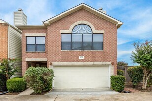 9829 Riddlelink Ln in Houston, TX - Building Photo