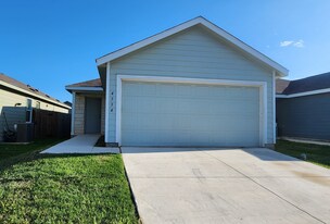 4534 Zoe Pass in San Antonio, TX - Building Photo