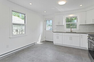 22 Hackett Cir N in Stamford, CT - Building Photo - Building Photo