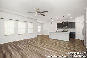 6911 Stout Wy in Converse, TX - Building Photo - Building Photo