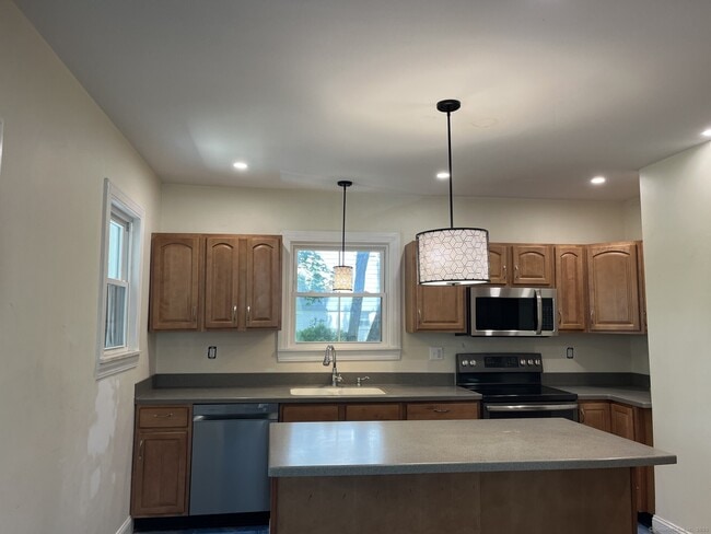 15 Konomoc St in New London, CT - Building Photo - Building Photo