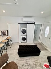 6821 Shoup Ave in Los Angeles, CA - Building Photo - Building Photo