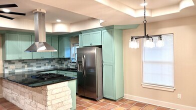 13113 Hearn Rd in Corpus Christi, TX - Building Photo - Building Photo