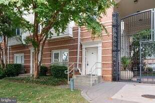 9490 Virginia Center Blvd in Vienna, VA - Building Photo