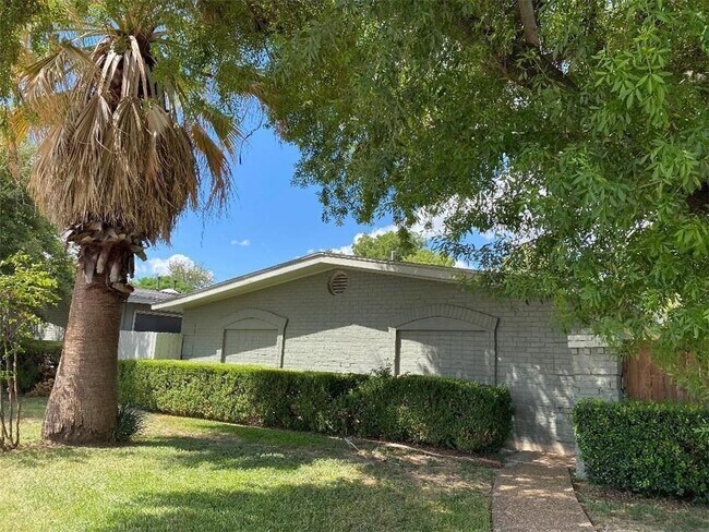 property at 614 W 51st St