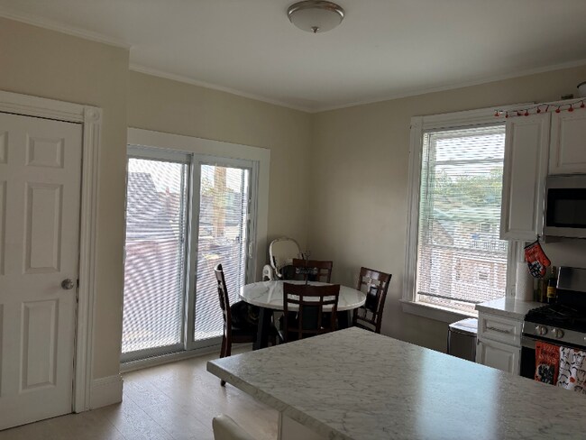 10 Forest St, Unit 3 in Lynn, MA - Building Photo - Building Photo