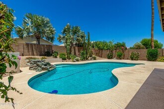 2412 E Wescott Dr in Phoenix, AZ - Building Photo - Building Photo