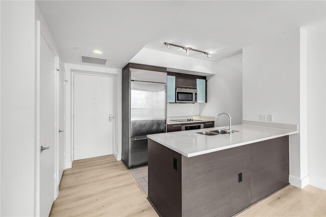 55 SE 6th St, Unit 3208 in Miami, FL - Building Photo - Building Photo