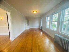 16 Templeton Pkwy in Watertown, MA - Building Photo - Building Photo