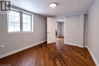 43 Southwood Dr in Kitchener, ON - Building Photo - Building Photo