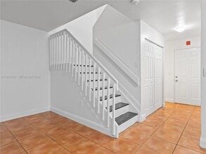 6205 SW Kendale Lakes Cir in Miami, FL - Building Photo - Building Photo