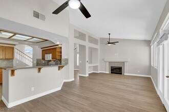 8 Desert Dawn Ln in Henderson, NV - Building Photo - Building Photo